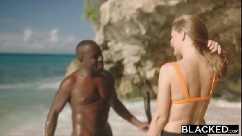 Xvideos eróticos fodendo com a branquinha na praia