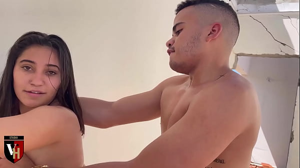 Agatha lira porno comendo a morena na construção abandonada